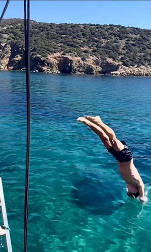 Discover Sifnos by boat cruise